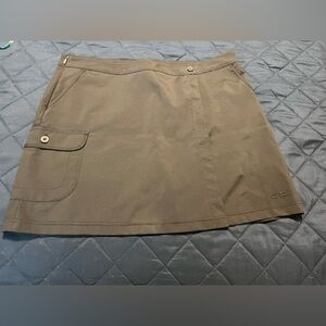 Women’s AVIA black skort.